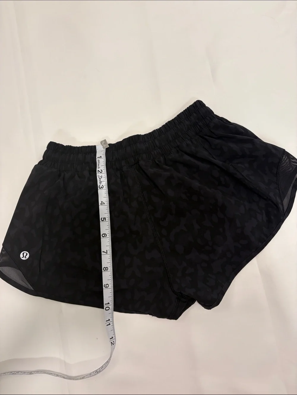 LULULEMON ATHLETICA BLACK MICRO-PRINT ATHLETIC SHORTS!